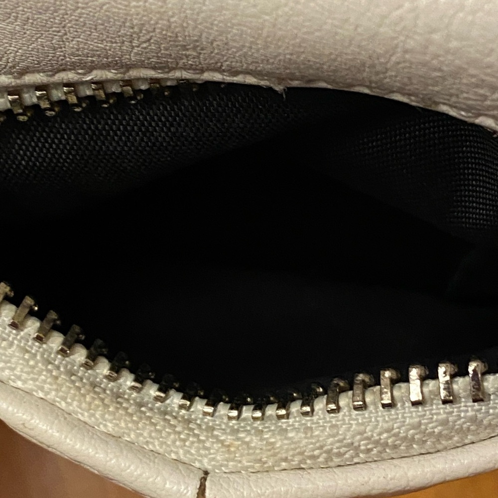 Kenneth Cole Reaction White Crossbody Mini Bag - Picture 10 of 10